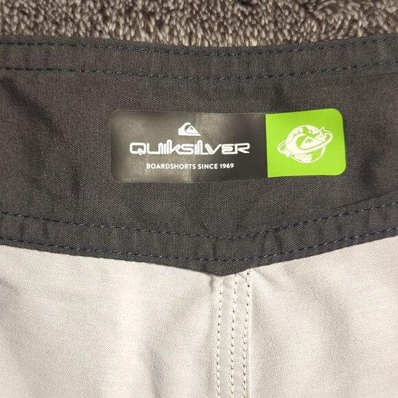 Quiksilver Boys Surfsilk Massive 17 Boardshort Swim Trunk - Picture 6 of 8